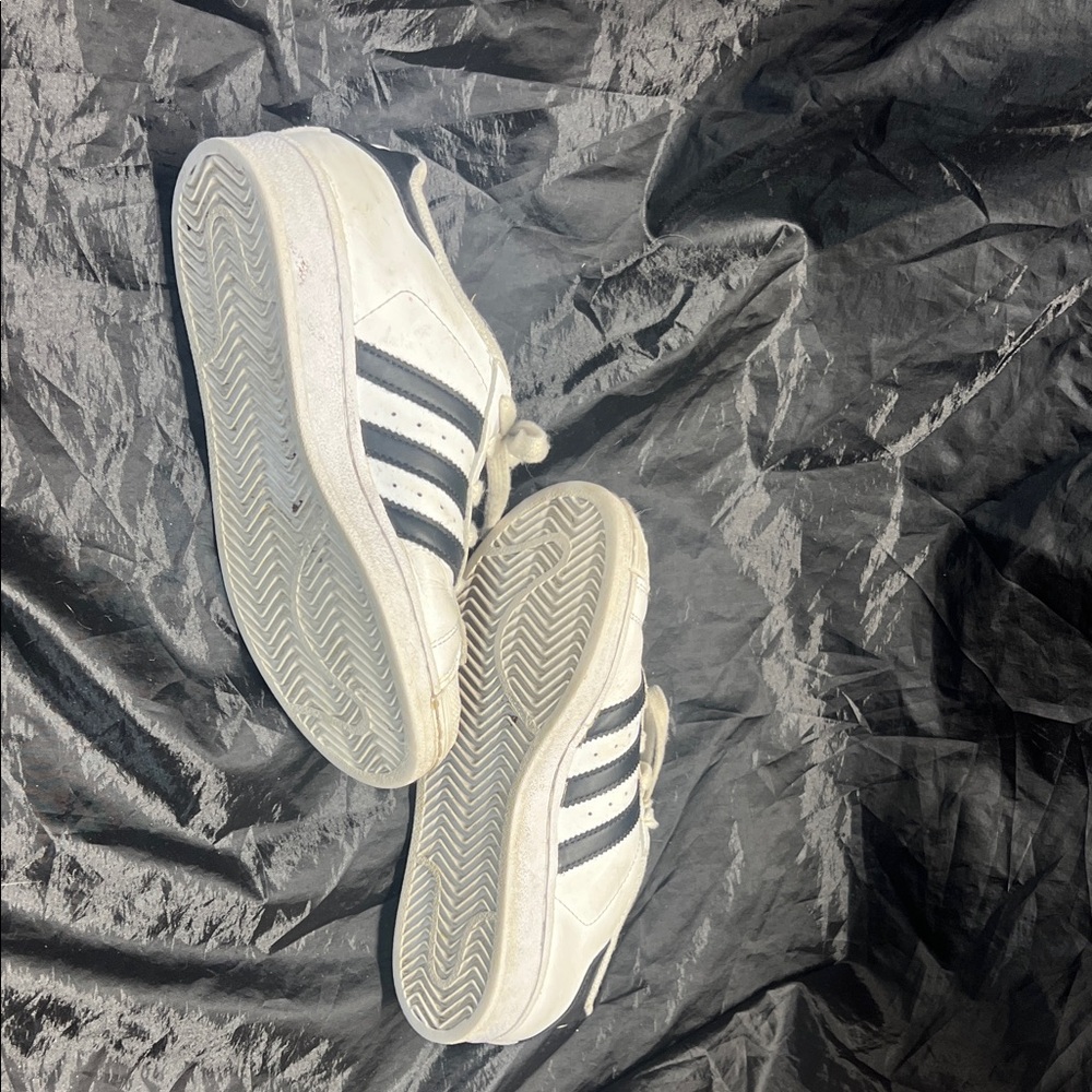 Adidas Kids White and Black Superstar Sneakers sz 3.5 - Picture 5 of 7